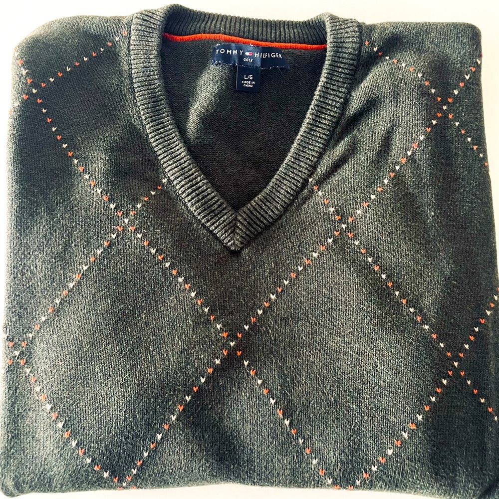 Men’s Tommy Hilfiger L v-neck sweater